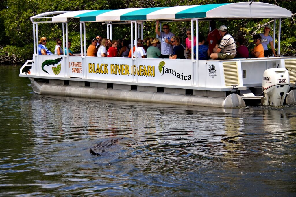 Black River Safari Boat por rgs6 (Flickr)